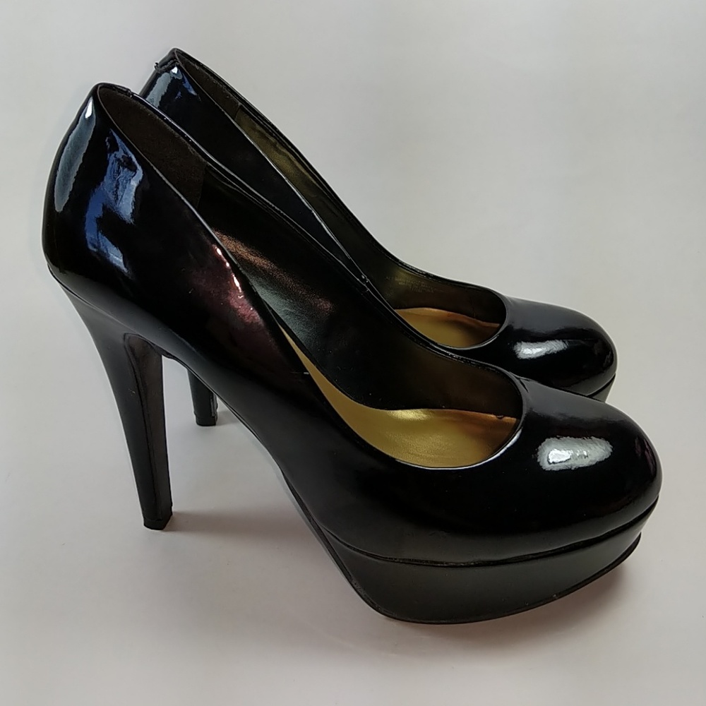 Guess by guess Black Patent Pumps 7 1/2